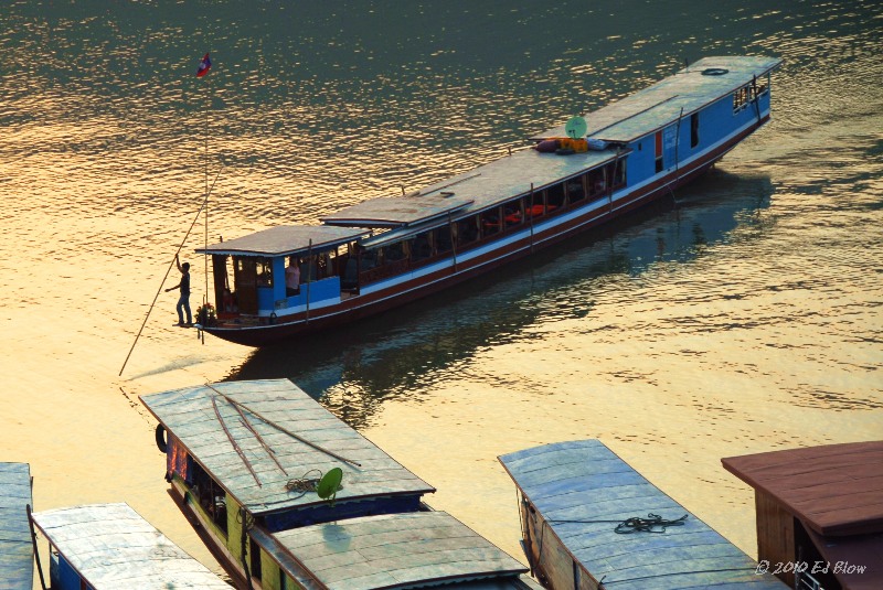 Gentle approaches.jpg - Mekong River, Luang Prabang